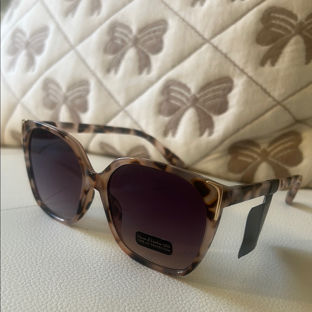 House of Harlow 1960 Brown Sunglasses with Tortoise Shell Design